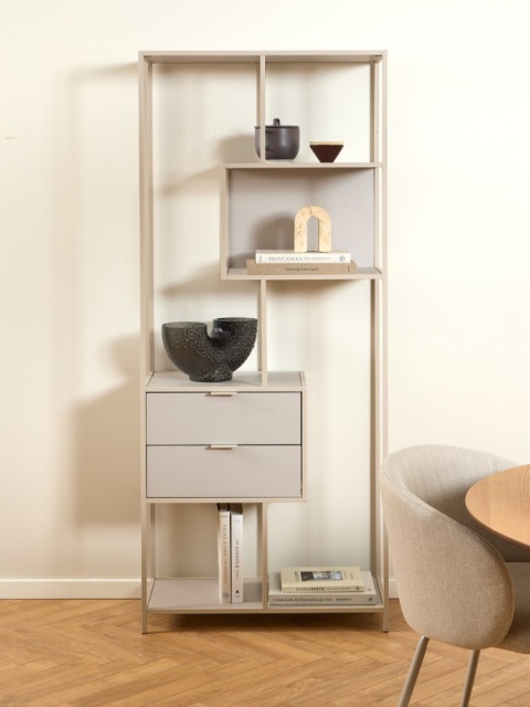 Regał Seaford wysoki szuflady ryflowany panel kaszmirowy