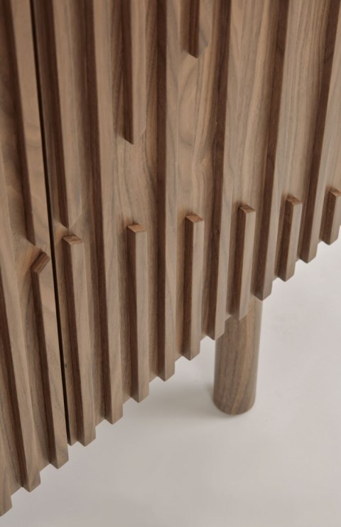 Komoda ryflowana Hudson modern classic - orzech włoski