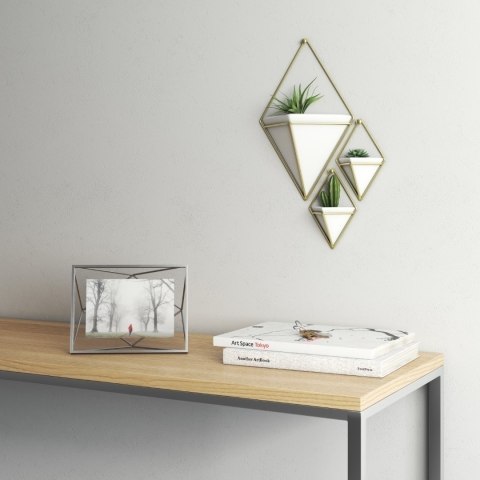 UMBRA ramka na zdjęcia PRISMA 10x15 cm - chromowana UMBRA ramka na zdjęcia PRISMA 10x15 cm - chromowana