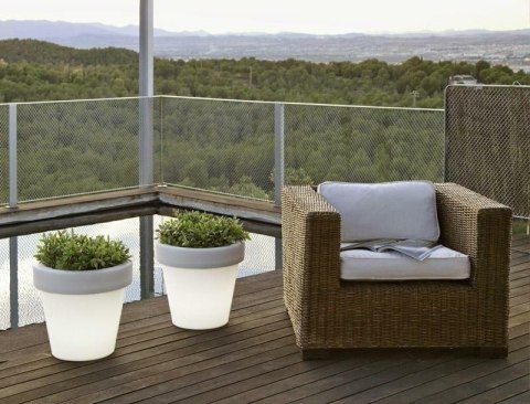 NEW GARDEN donica MAGNOLIA 30 SOLAR & BATTERY biała NEW GARDEN donica MAGNOLIA 30 SOLAR & BATTERY biała