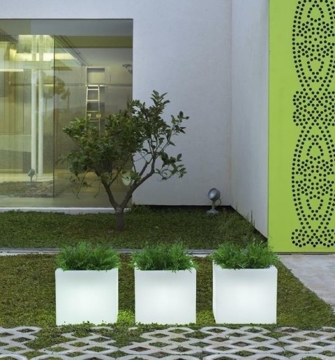NEW GARDEN donica NARCISO 50 SOLAR & BATTERY biała NEW GARDEN donica NARCISO 50 SOLAR & BATTERY biała