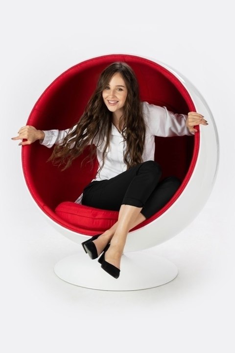Fotel BALL biało-czerwony - włókno szklane Fotel BALL biało-czerwony - włókno szklane