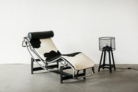 Leżanka Le Corbusier pony 2 kolory Leżanka Le Corbusier pony 2 kolory